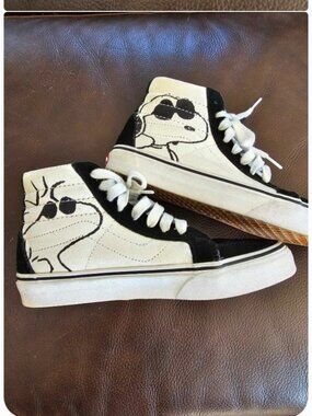 Vans Peanuts Ladies Sneaks Size 7
